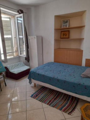 Studette Charlot centre - 11 rue Paradis Nice